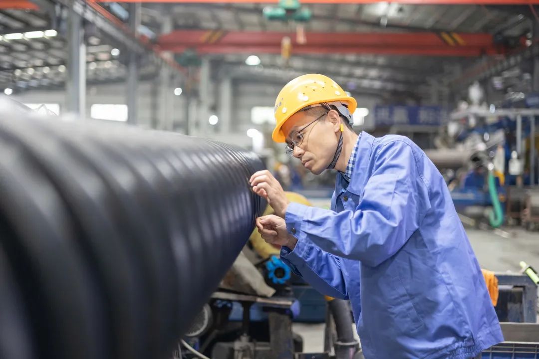 乐鱼页面在线登录资讯 | 乐鱼页面在线登录公司党支部书记、营销副总监吴亚平荣获“福清十大工匠”