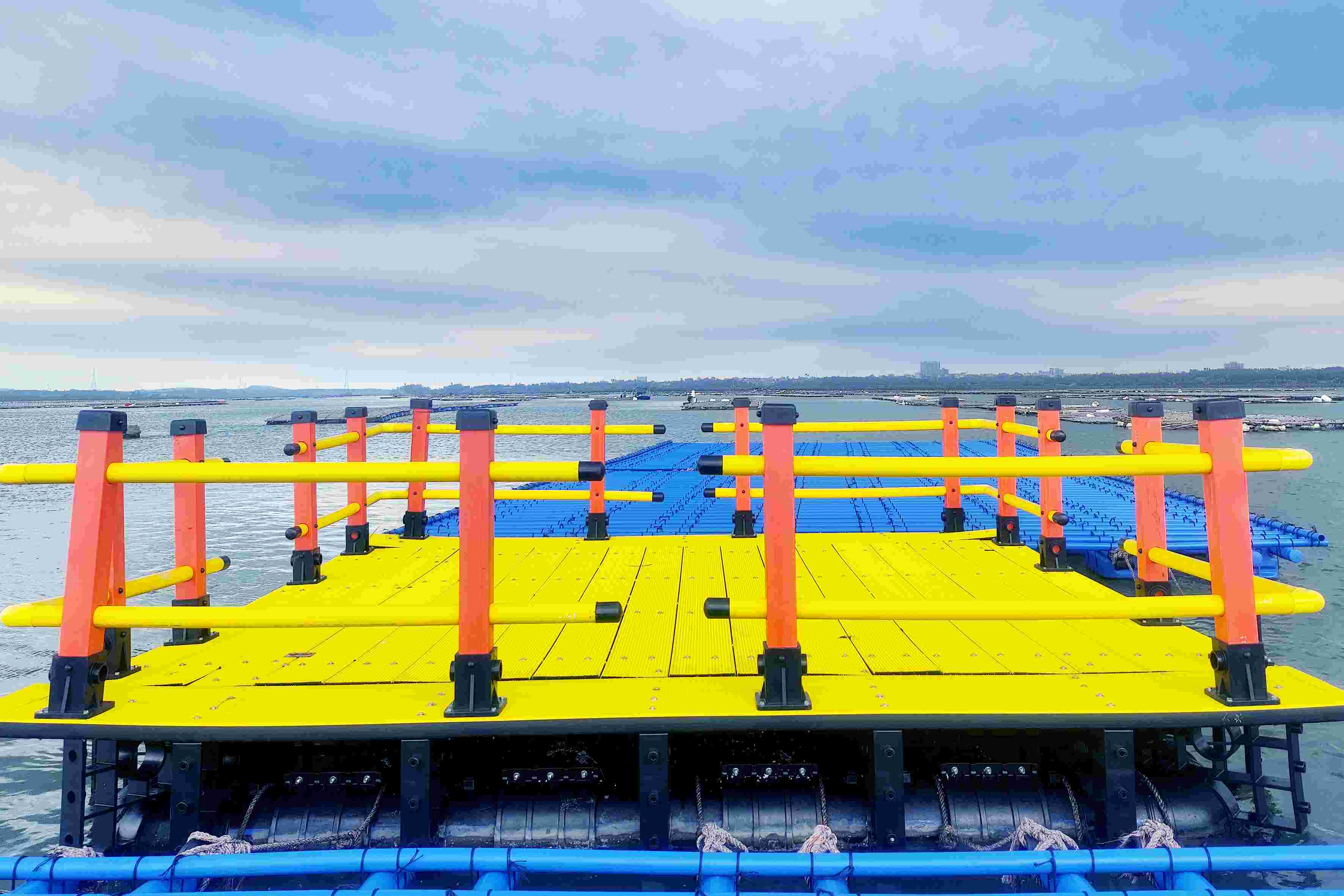 乐鱼页面在线登录海洋养殖装备设施系统-海上观光平台