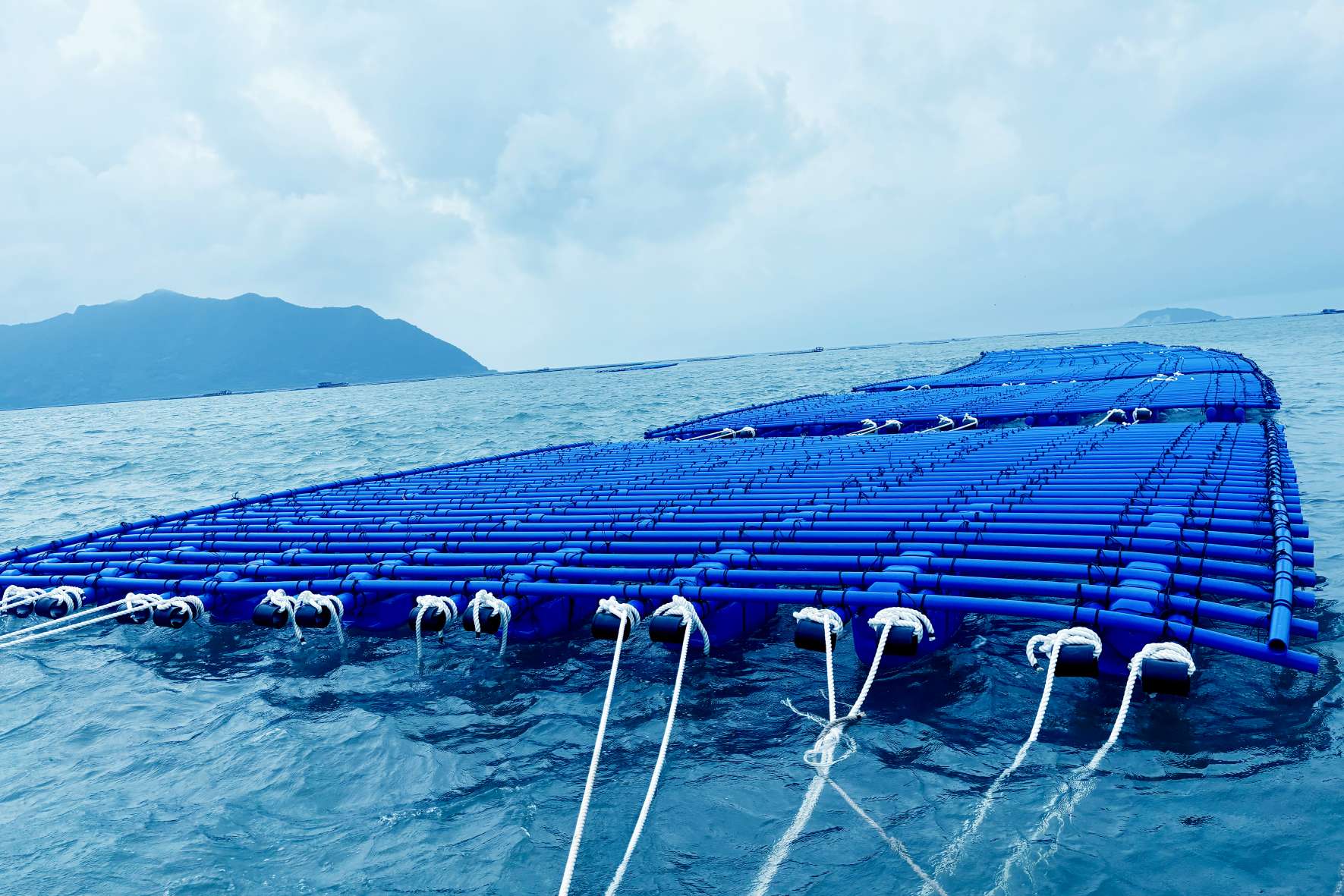 乐鱼页面在线登录海洋养殖装备设施系统-深海抗风浪蚝排(第三代)