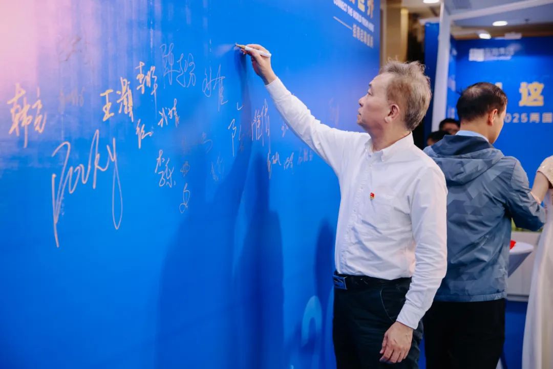 乐鱼页面在线登录公司出席两国双园招商启幕盛典暨战略签约仪式